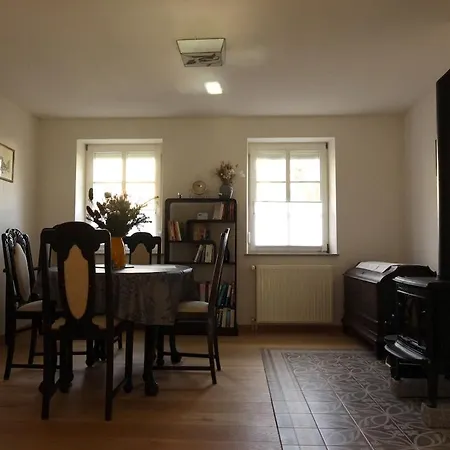 Monrepos - 110 Qm, Innenhof, Parken, Kamin Σπίτι διακοπών *